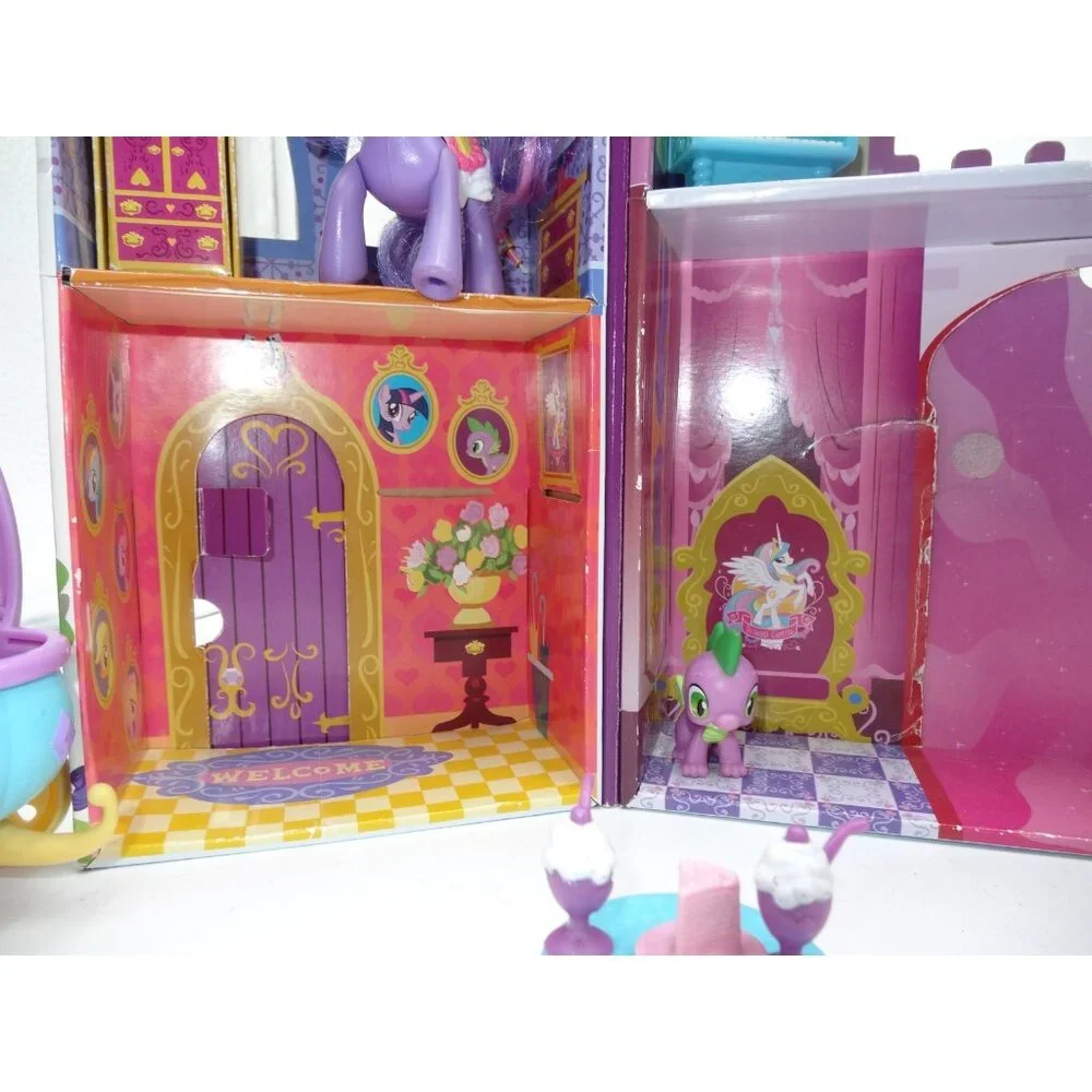 My Little Pony Canterlot Deluxe Playset, With Accessories 2 Pony's 1‎ carriage